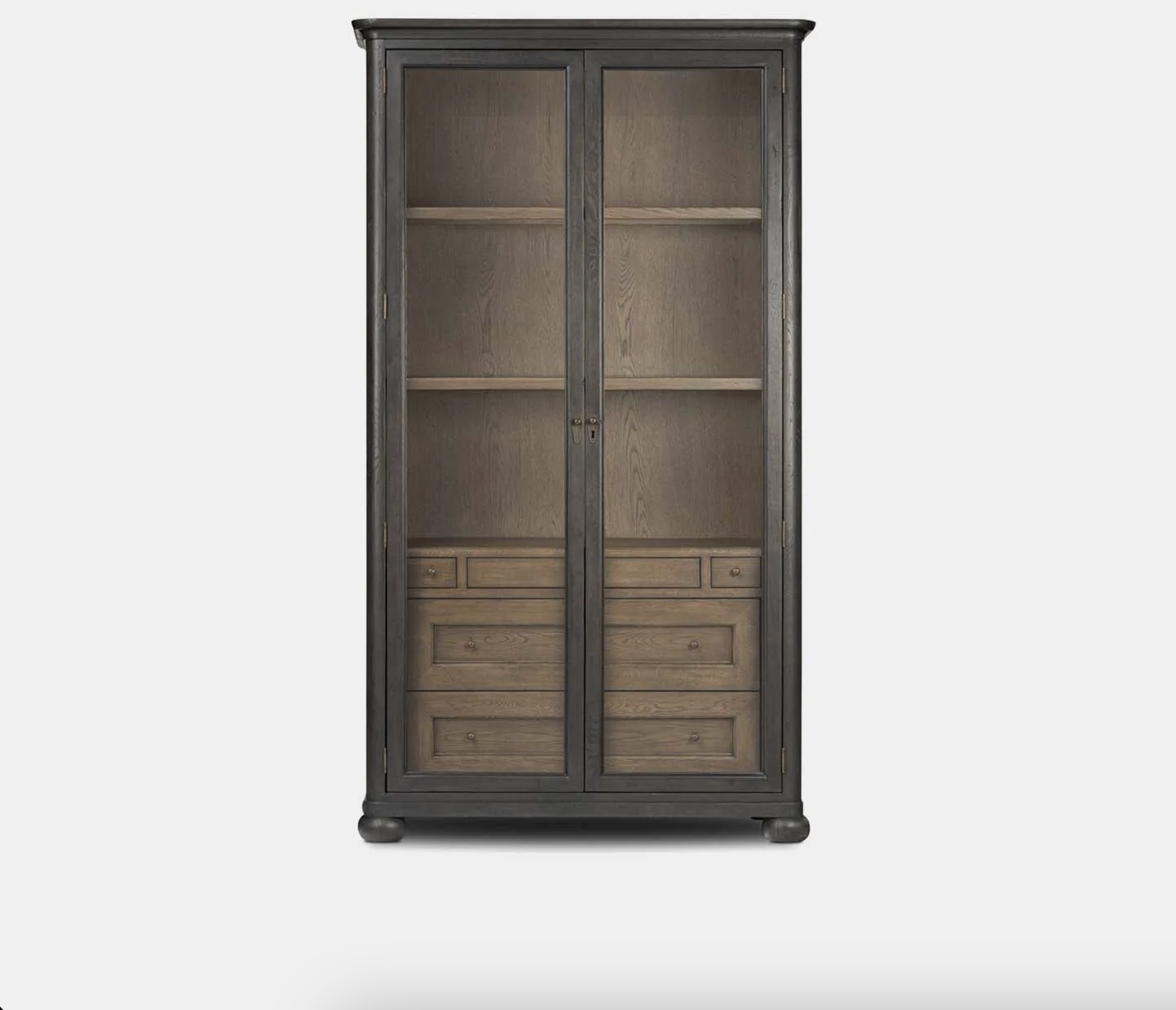 Armoire en bois massif réparée