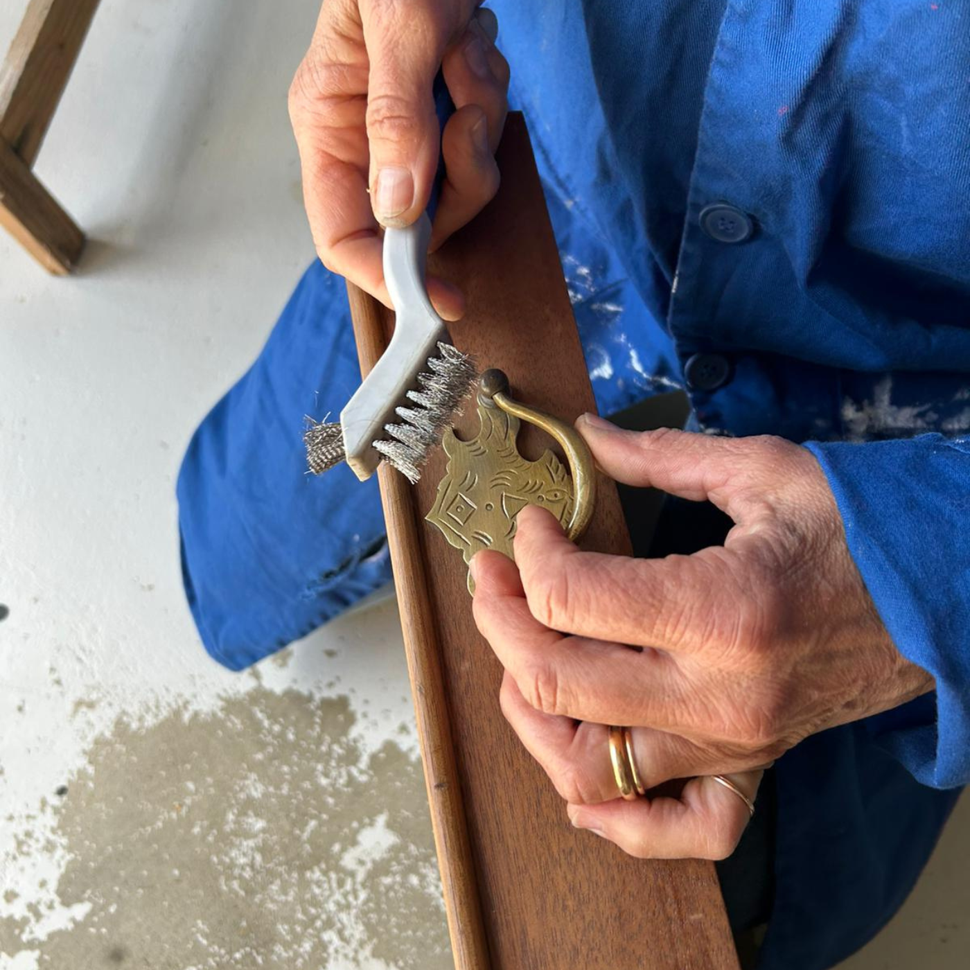 Réparation d’un détail de mobilier